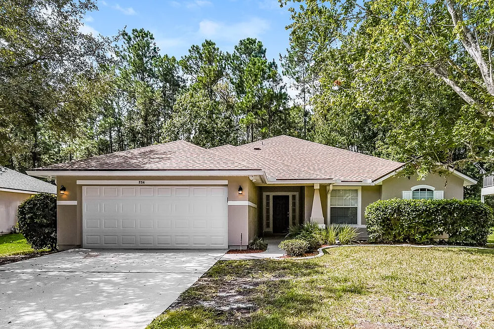 4 bed, 2.0 bath, 2288 sqft, $2,270 — Photo 1