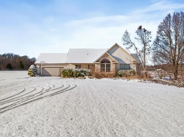 15366 Duffield Rd, Byron, MI 48418