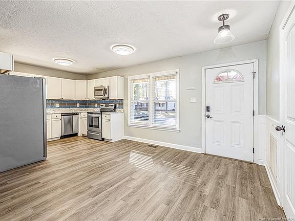 5th image of 925 Winterberry Dr