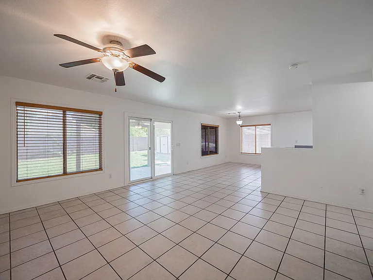 11595 W Holly St — Photo 7