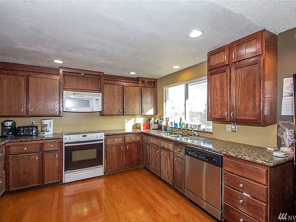 5th image of 1311 Coral Dr