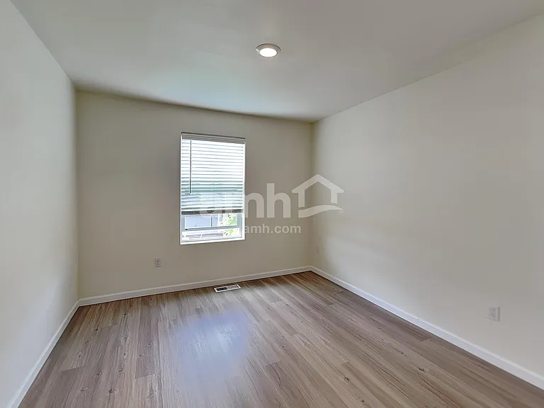 1315 W 15th Ave — Photo 19