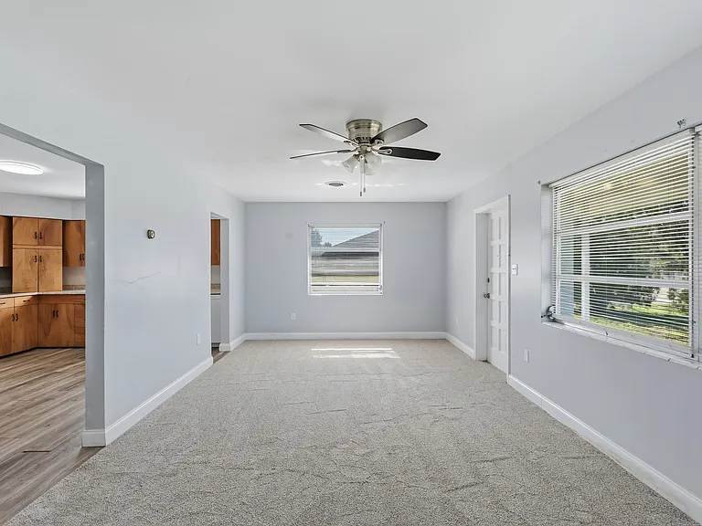 4220 Deleon St — Photo 9