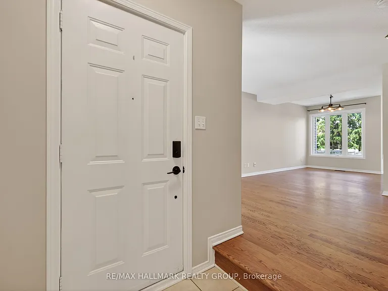 130 College Cir — Photo 4