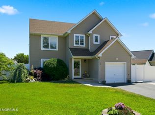 19 W Dolphin Circle W, Bayville, NJ 08721