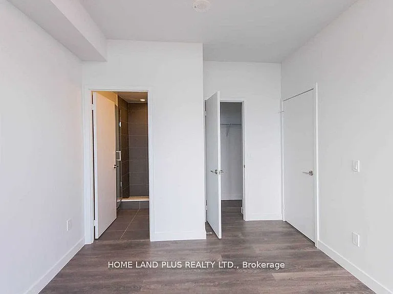 8 Eglinton Ave E #5111 — Photo 10