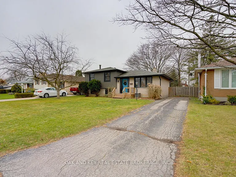 13 Dunwich Dr — Photo 2