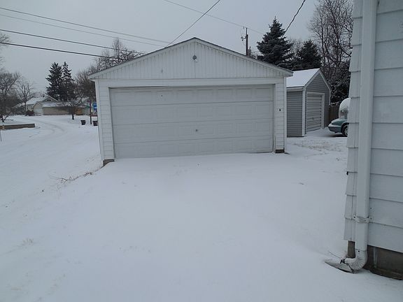 2nd image of 1420 W Margaret Ave
