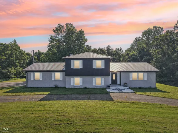 335 N Corporation Line Rd, Veedersburg, IN 47987