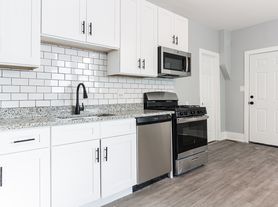 2655 W Homer St, Chicago, IL