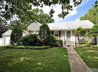 1582 Forest Lake Blvd, Wantagh, NY 11793
