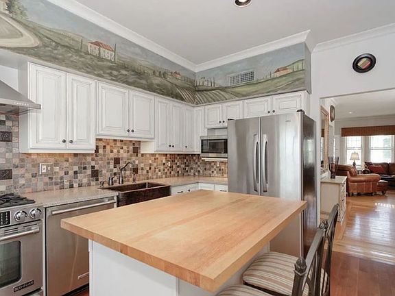 5th image of 76 King St