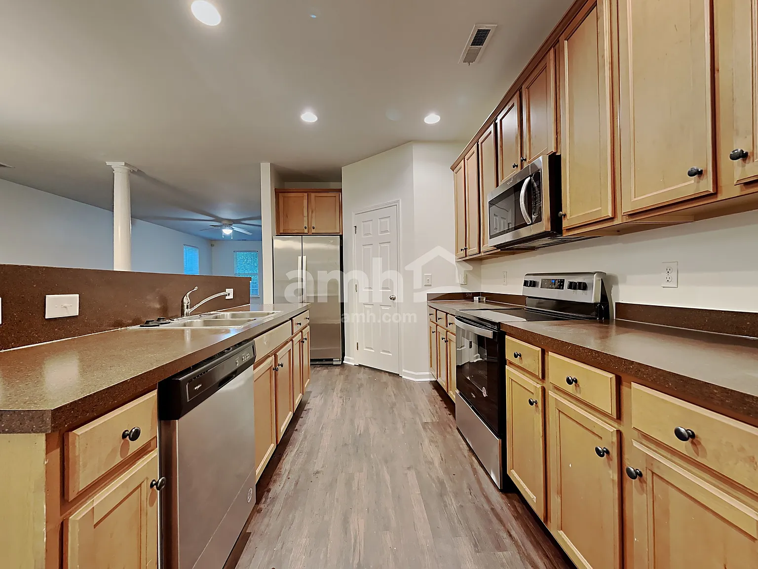 4 bed, 2.5 bath, 2205 sqft, $2,625 — Photo 3