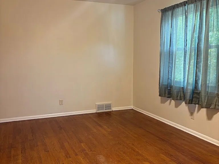 4401-4407 Eastridge Dr — Photo 15