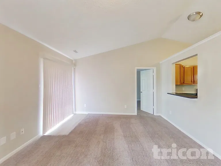 2607 Cooper Pointe Cir — Photo 2