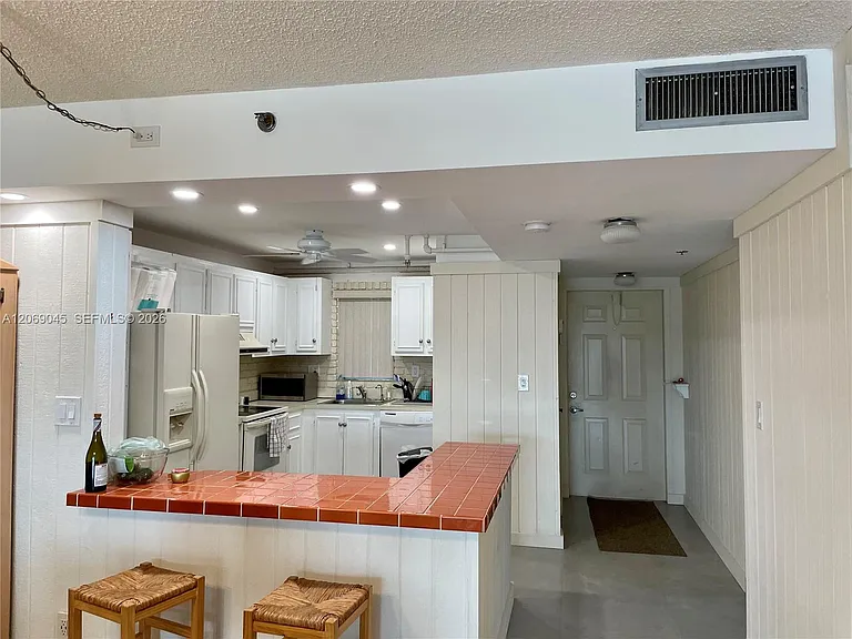 3150 W Rolling Hills Cir #201 — Photo 4