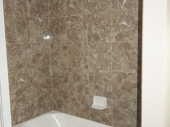 Bathtub/Shower w/Bluetooth Speaker