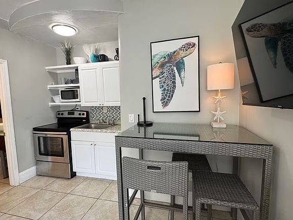 3rd image of 726 8th St #1