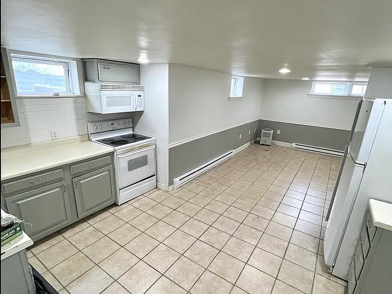 107 S Albert St #2 — Photo 2