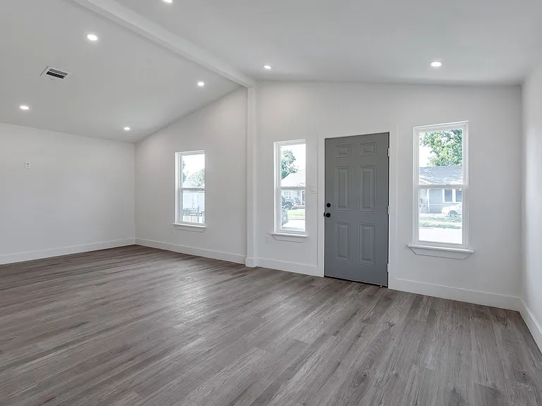 1023 Strickland St — Photo 10