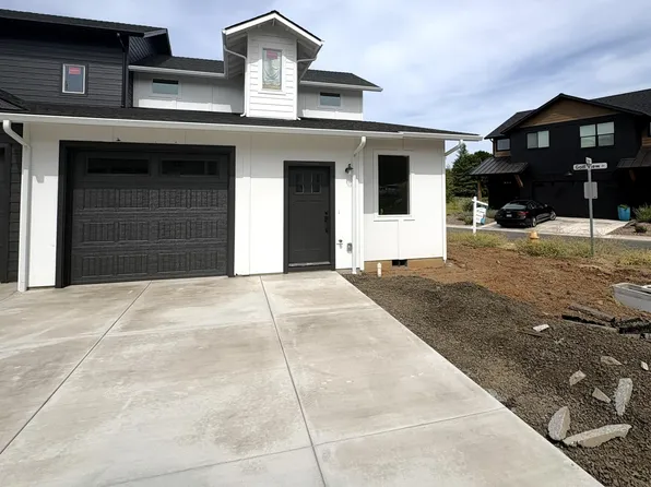 201 Bogey Ln, Eagle Point, OR 97524