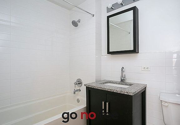 5th image of 454 Manhattan Ave APT 6C