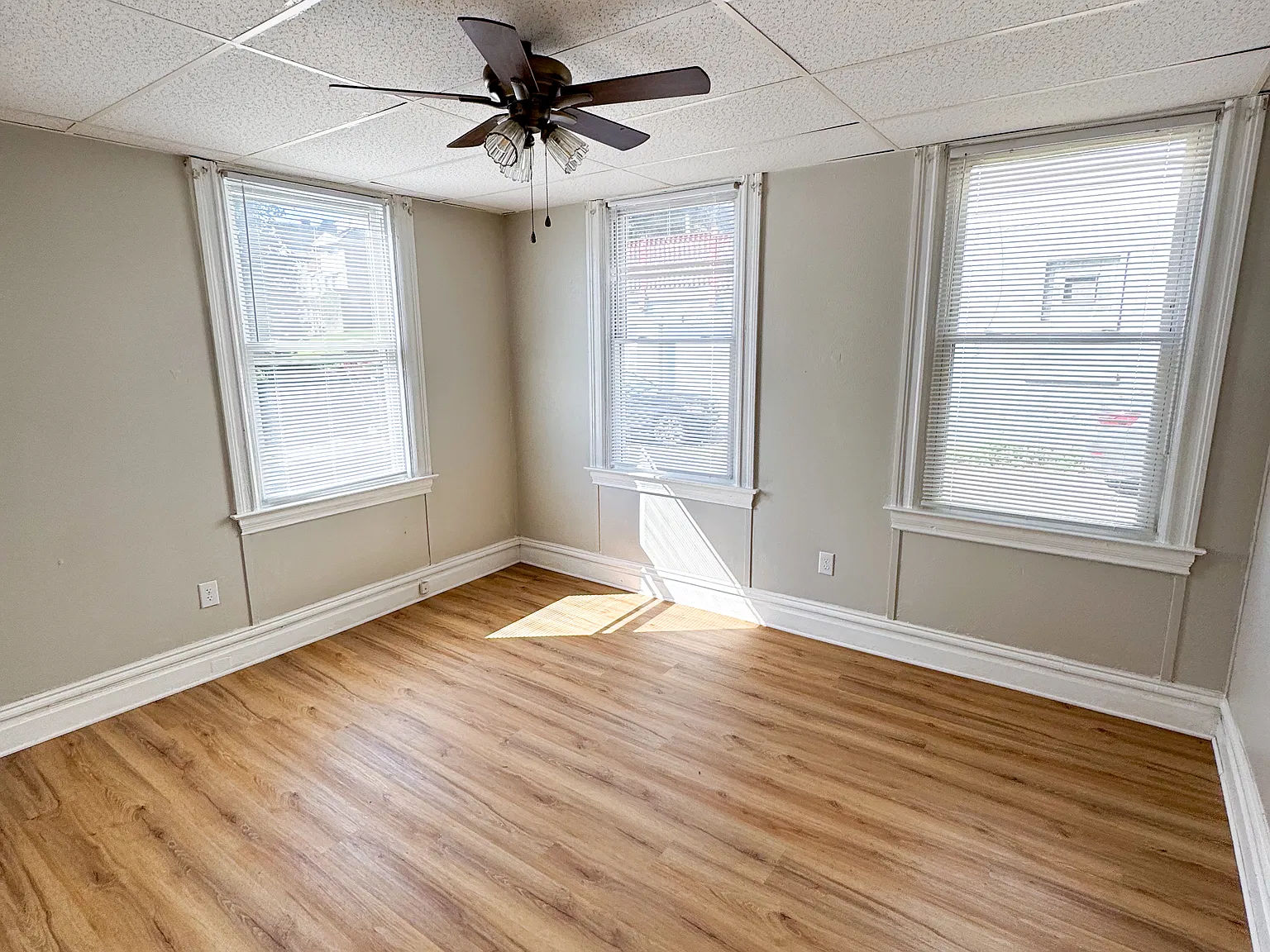 1 bed, 550 sqft, $955 — Photo 2