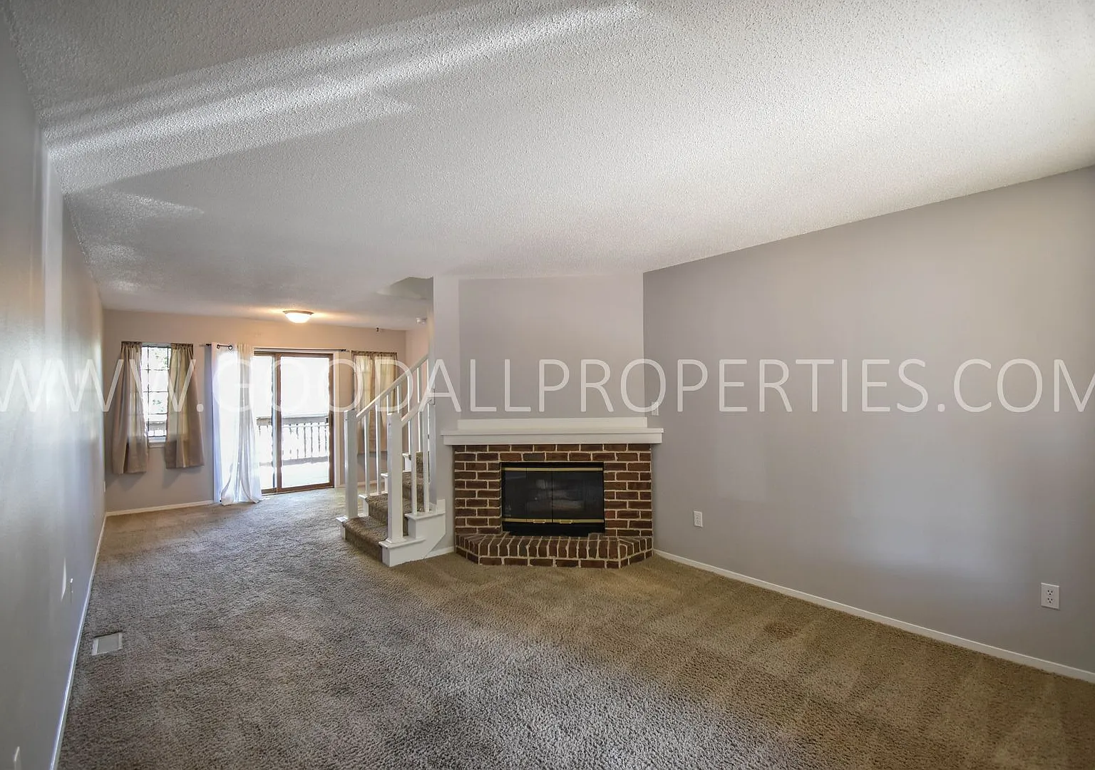Spacious 2-Bedroom Townhome with Finished Walkout Basement! — Photo 2