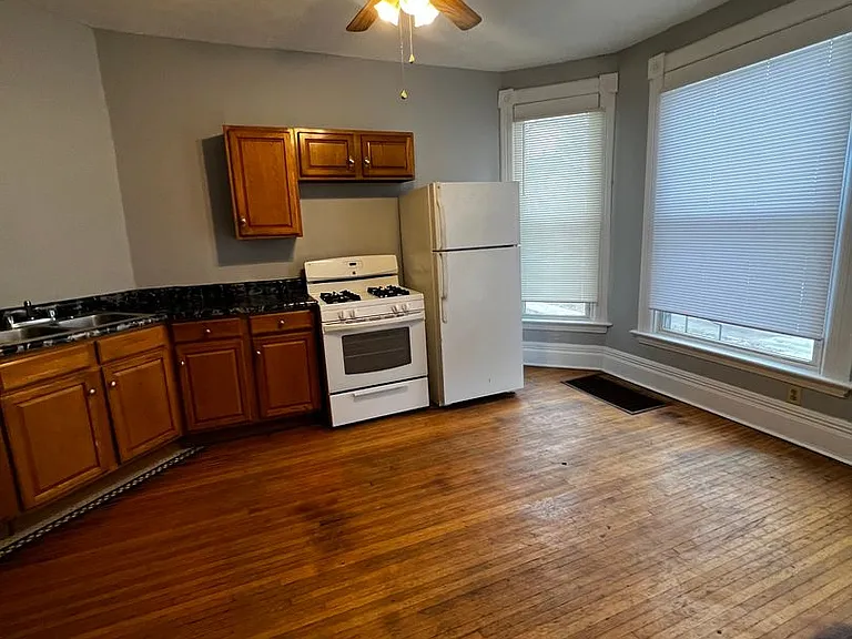 1228 Tremont Ave — Photo 3