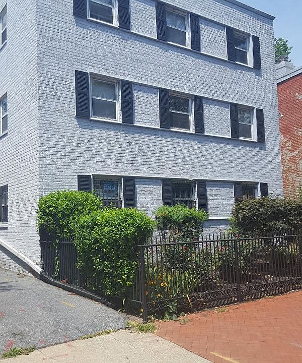 2nd image of 327 10th St SE APT 12