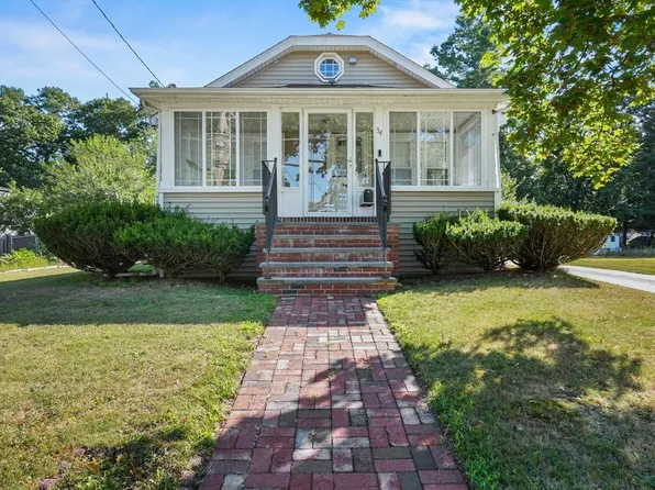 34 Carl Ave, Brockton, MA 02302