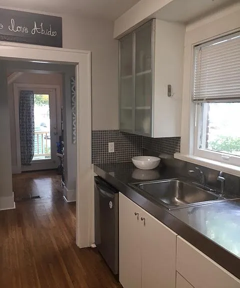 2921 Lee Ave — Photo 5