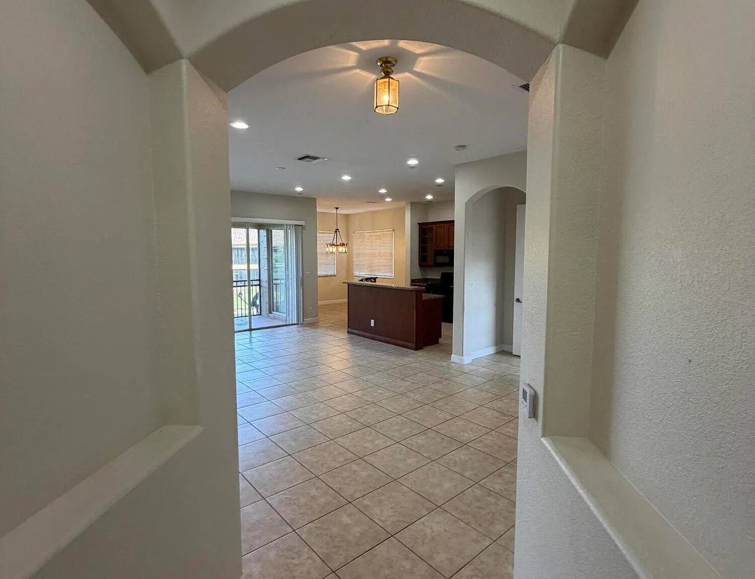3 bed, 2.0 bath, 1524 sqft, $3,400 — Photo 3