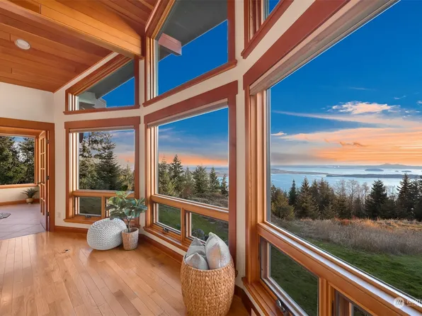 887 Chuckanut Ridge Drive, Bow, WA 98232