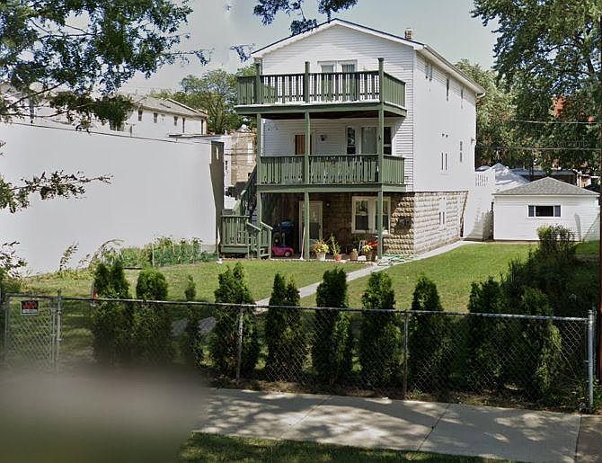 Western Ave Apartments with plenty of front yard to enjoy!