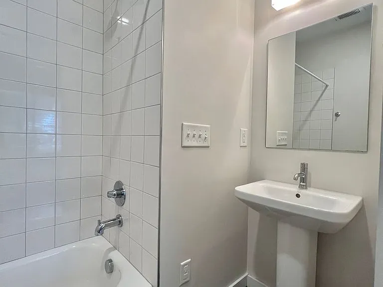 1035 Chester Ave #2 — Photo 12