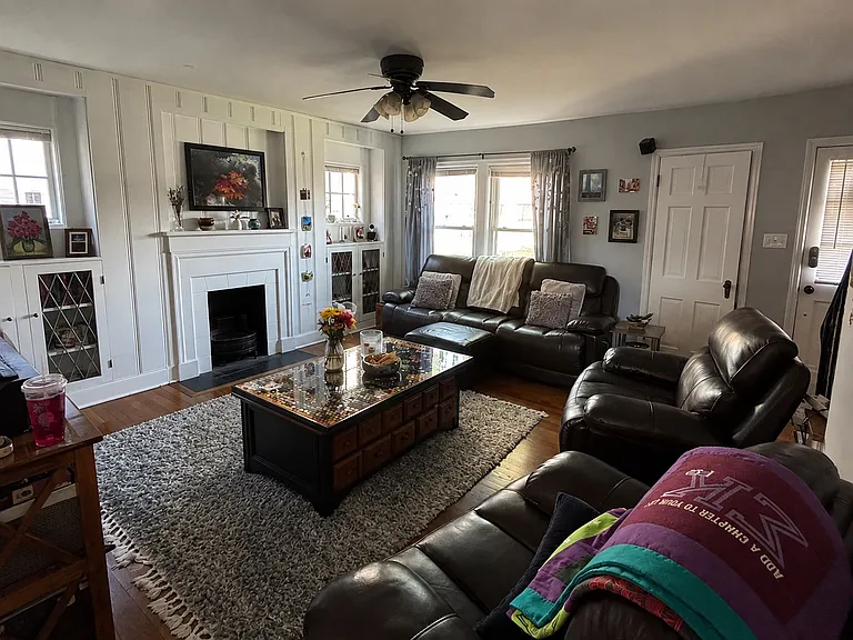 1209 W 3rd Ave — Photo 2