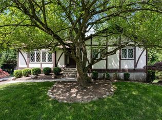 3 Carmen Ct, Chestnut Ridge, NY 10977