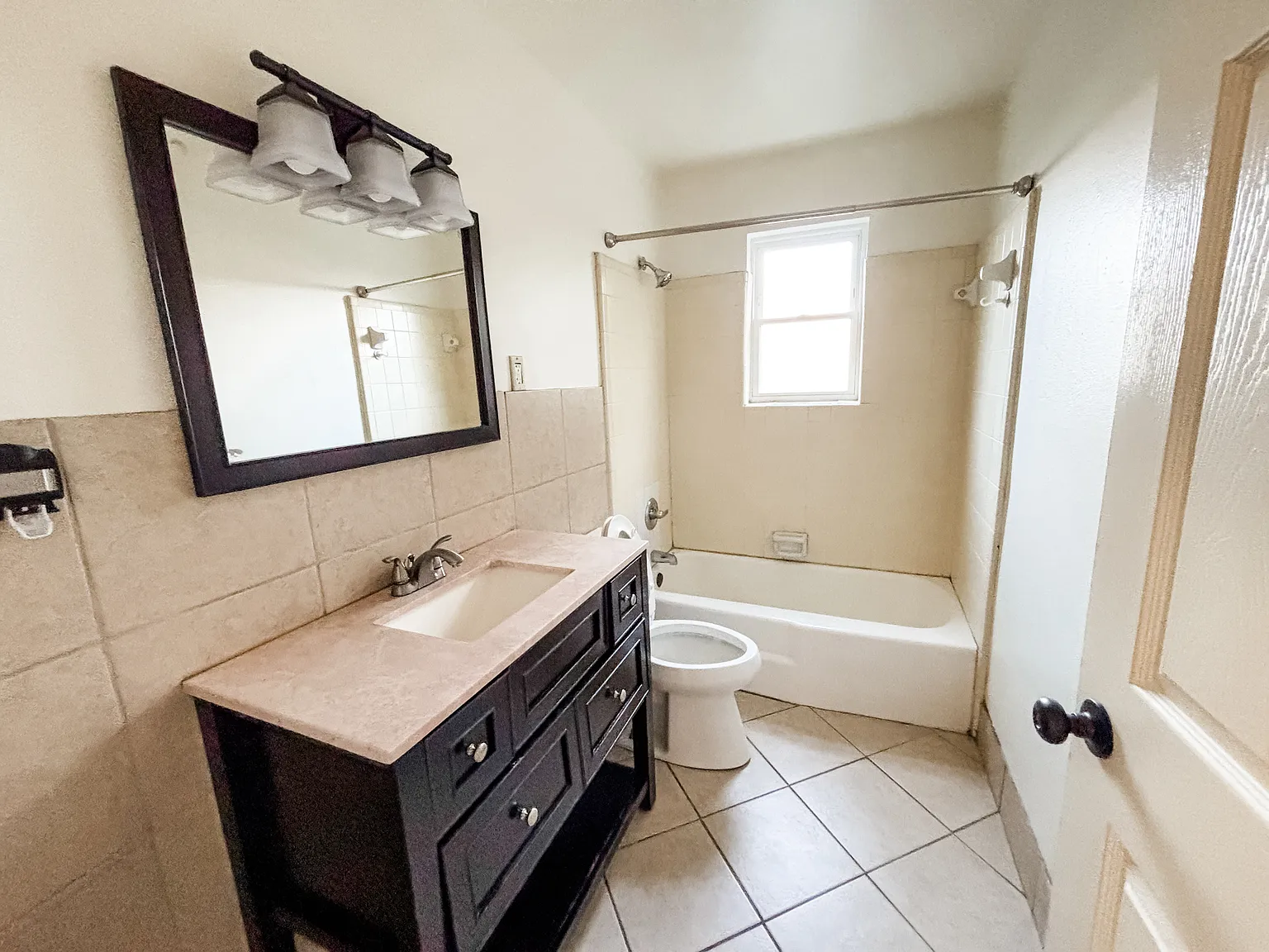 2 bed, 1000 sqft, $1,050 — Photo 4