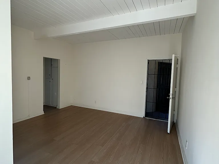 Torrance 44 — Photo 6