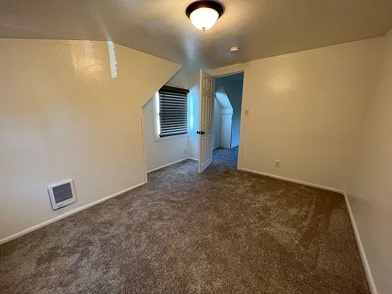 12935 SW Beaverdam Rd #C — Photo 8