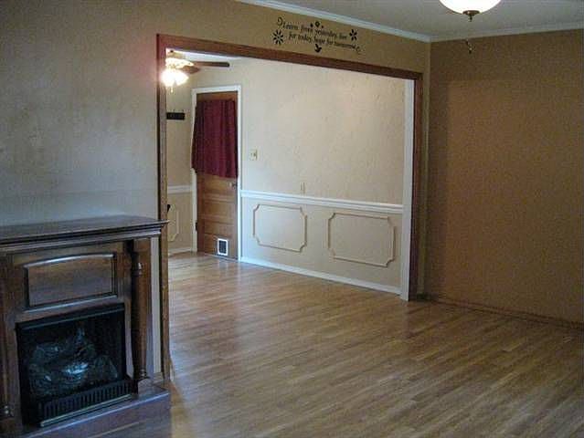 2nd image of 609 Lark Ln