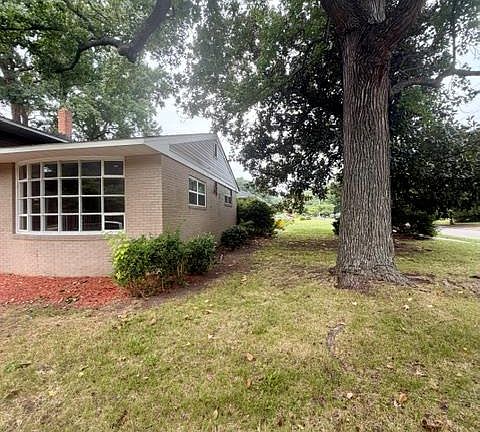 3rd image of 7471 Millbrook Rd