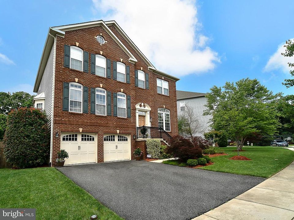 1st image of 207 Bowen Ct