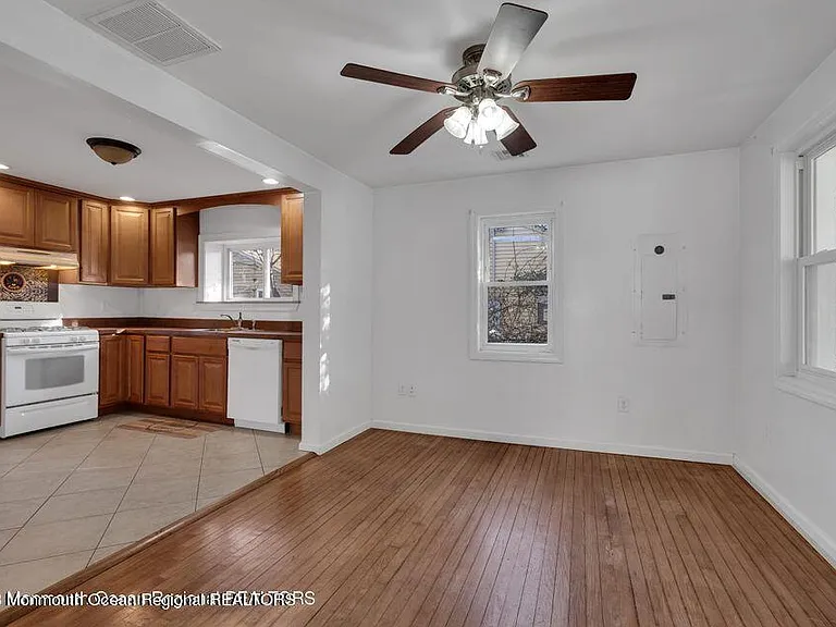 1708 Lake Dr — Photo 16