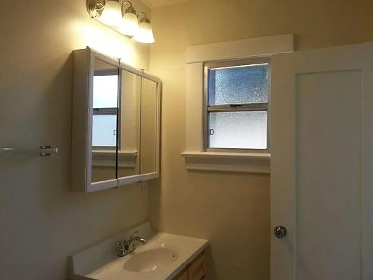 Bella Apartments: Beautiful 1 Bed - 1 Bath — Photo 9