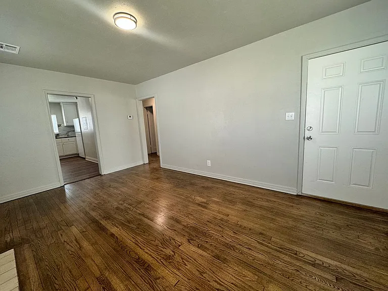 1015 N Delaware Pl — Photo 3