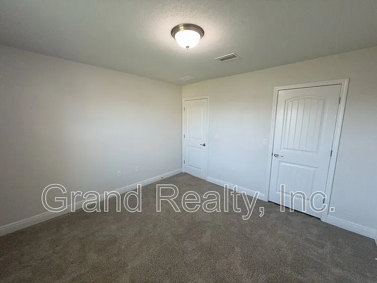 5004 Hamilton Crossing Blvd — Photo 17