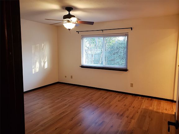 4th image of 556 Harrison Dr