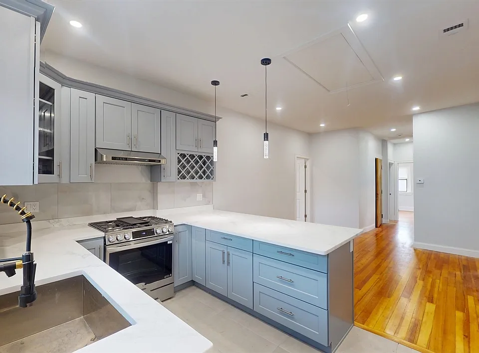 14 King St #3